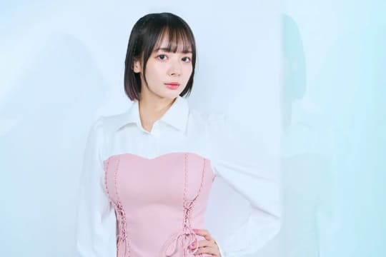 岡田紗佳｜自ら乳寄せムギュパイズリポーズ | エッチな写真