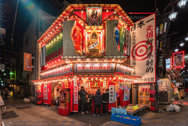 大阪・新世界に大衆娯楽遊戯場「秘宝館本店」オープン “日本最大の射的場”に行ってみたぞ（要約） -