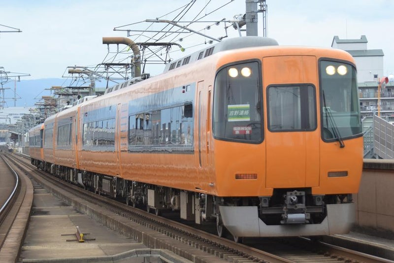 近鉄京都線十条駅　電車発着・通過集