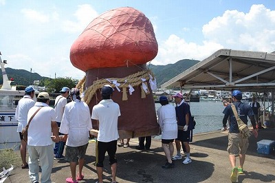 日本の2大「ちんこ祭り」 東と西のおみこし・屋台・神社の違いは｜黒木 貴啓｜OMOTE PRESS