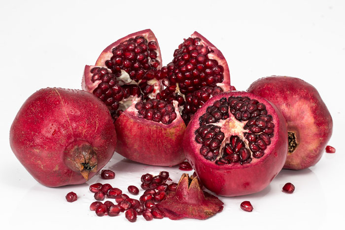 完熟ザクロ: mature pomegranates on