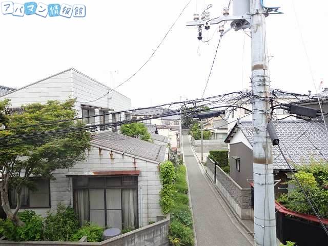 滝の水膜に覆われた真っ黒な万博パビリオン「石黒浩館」、長谷工が建物を引き渡し | 日経クロステック（xTECH）