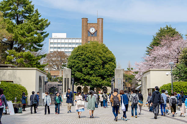 軽くバイトをしたい大学生向きの体入可能なガールズバーとは | ガールズバーは体入が重要！聞き上手な女性ほどお店になじみやすい