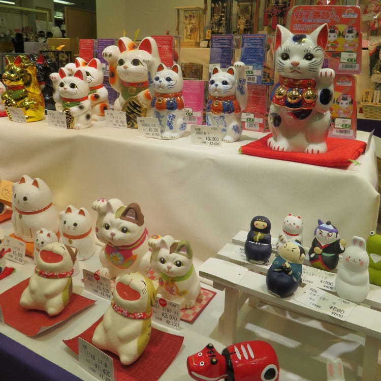 楽天市場】《新作》 笑福喜楽 白磁器製 招き猫たまちゃん宝袋 赤座布団付き