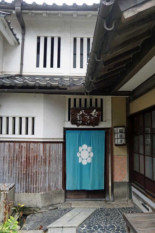 雨のゲイバー街 池袋ゲイバー街 豊島区・東京ディープスポット