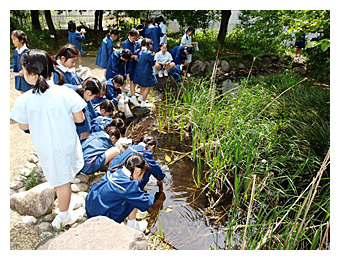 東京女学館中学校・高等学校の制服、高価格買取なら制服買取業者にお任せ！ | 高校・中学校制服買取はワンダーウェル