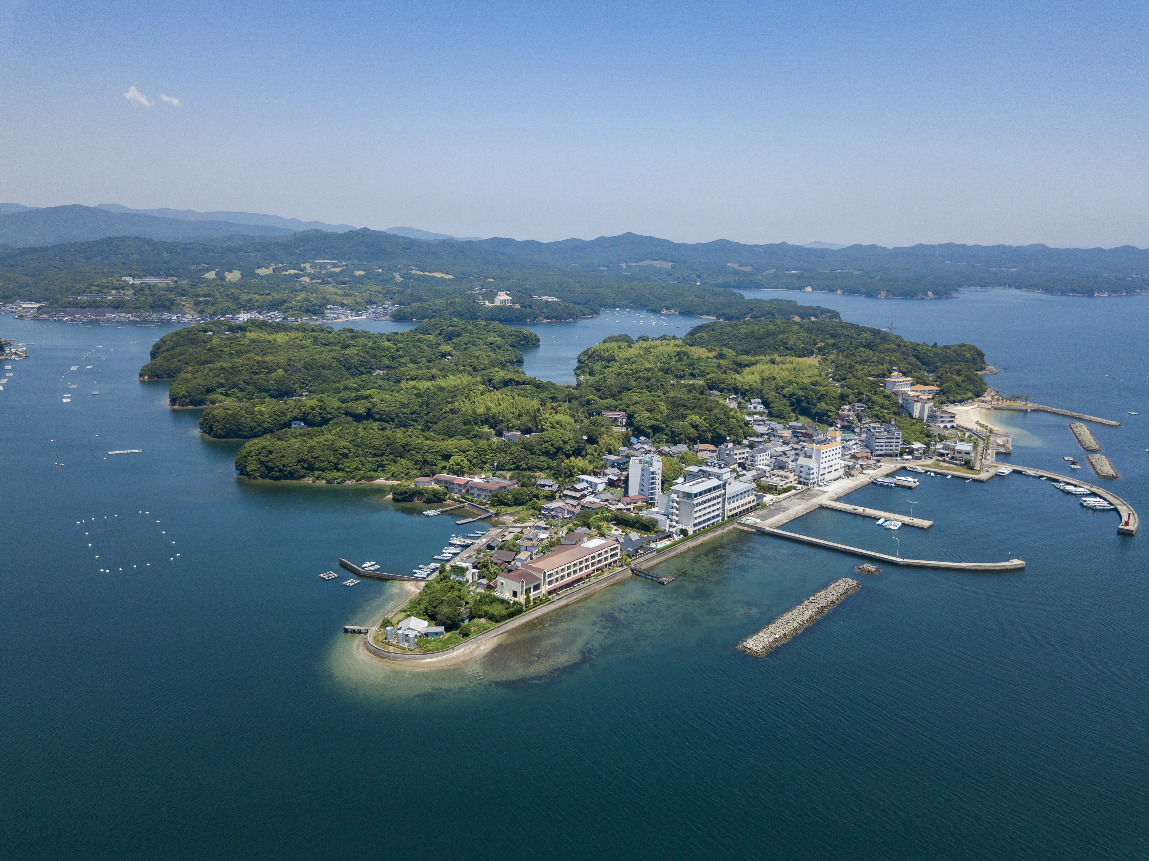 売春島と呼ばれた島③〉「相方のヤクザに200万円で売り飛ばされてここにきた」元娼婦が語る身売りからギャンブル、クスリ漬けの日々…それでも「ここは青春の島やった」と語れる理由  (2024年8月1日)