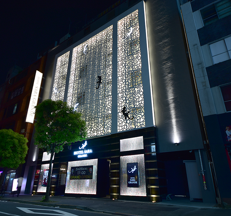 五反田駅東口駅前広場 ヒマワリが開花｜品川区