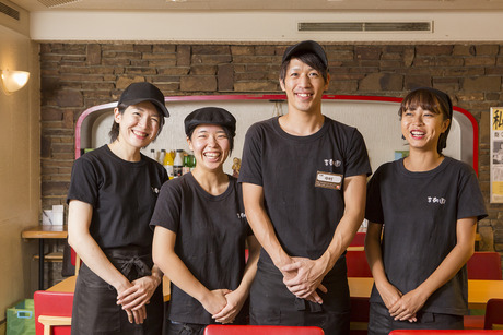 ぎょうざの満洲 ＪＲ京橋駅店のアルバイト・パート求人情報 （大阪市都島区・飲食店のホールスタッフ） | 【「3割うまい