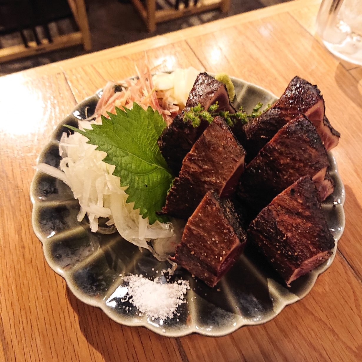 絶品！宇都宮なのに、カツオの藁焼き！炉ばた 鹿芭莉でハイボール！ |