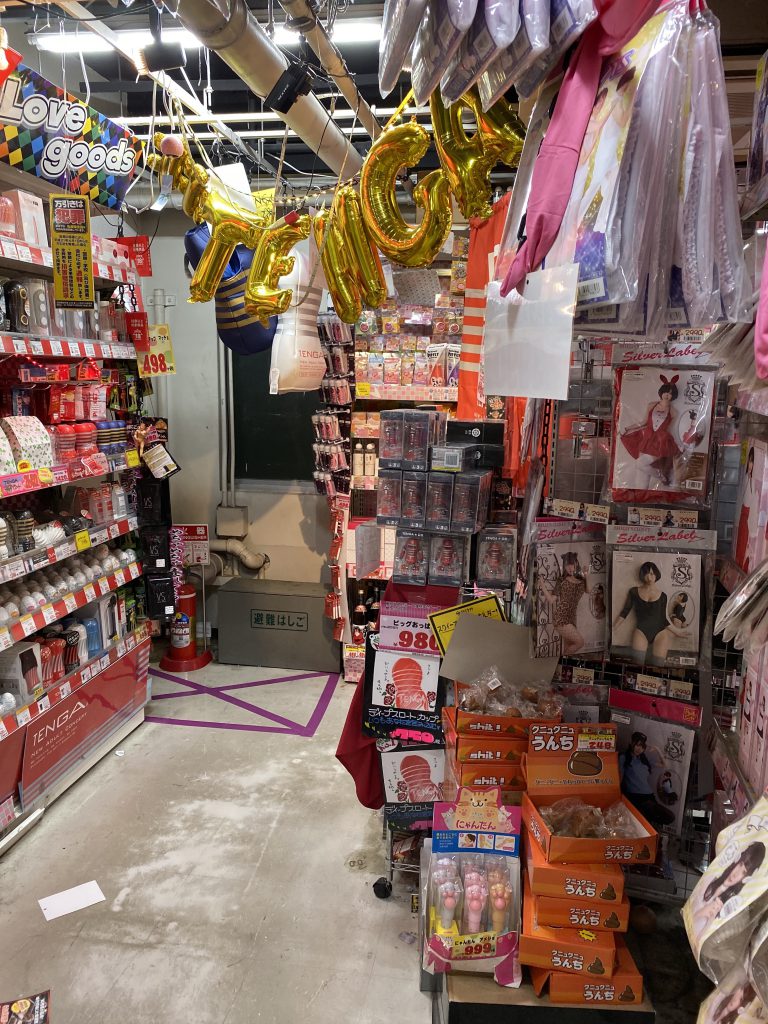 アウトドアグッズにおもちゃまで！新しい「ドン・キホーテ枚方店」の2階のようす