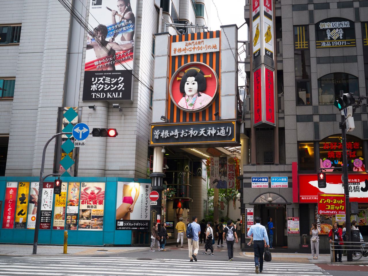 大阪に残る“さいごの色街”》飛田新地に行った男の告白「日本に江戸時代が残っていた」「おねえさんは白い襦袢に着替えて……」 | 文春オンライン