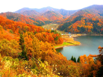 長野】野尻湖を一望できるホテルで、紅葉を楽しむ幸せな1泊2日を | aumo[アウモ]