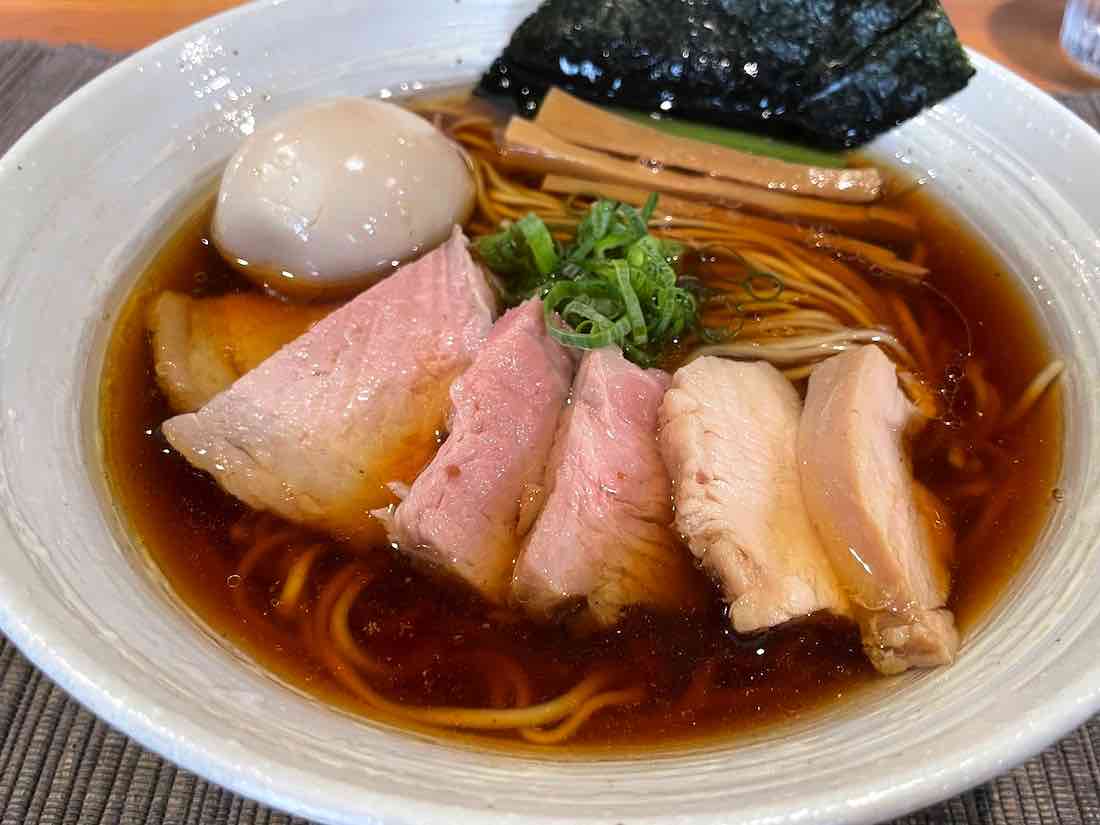 行き方解説あり】三鷹が誇る麺屋さくら井の醤油ラーメンを1度は食べてほしい！ - ゆうさんぽ