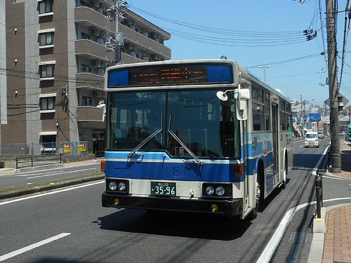 シネマタウン岡南ちかくに「餃子の雪松」の無人直売所できてる。24時間営業でいつでも買える