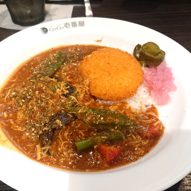 あの肉塊がレベルアップして帰ってくる ココイチ、11月6日より「ホロ肉ドカンと豪快カレー」の再販をスタート！販売店舗は全国500店舗に拡大 | 