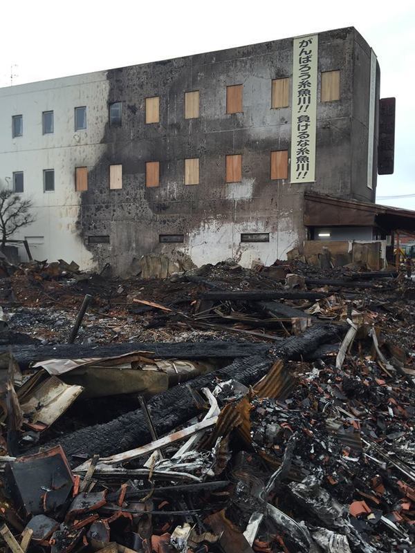 大規模火災からの復旧作業＝2016年…：新潟県糸魚川市で大規模火災 写真特集：時事ドットコム