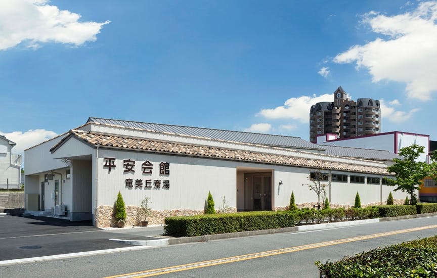 岡崎町中華の名店】現在仮店舗で営業中の「九州中華料理店」で、名物ニンニクチャーハンと台湾ラーメンを実食！ - YouTube