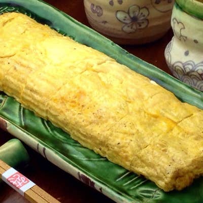 ♥ 赤羽グルメ✨ 赤羽にある居酒屋さんの逆玉子サンド🥪 パンを卵で包んでるの！！ 真ん中にマヨネーズがたっぷる入ってて