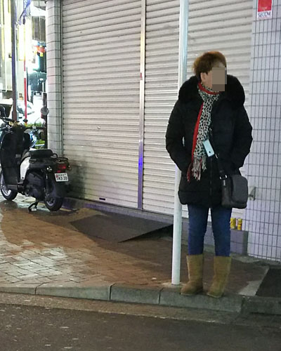 立ちんぼ妻」 B級熟女 めぐみ40歳