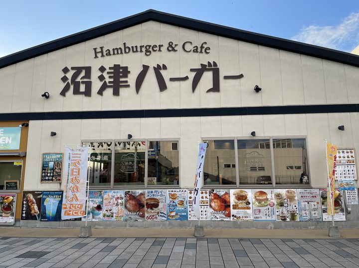 居酒屋が提案するエノキの芯の新おつまみ！ 塩バター味のやみつき食感。エノキのステーキ新