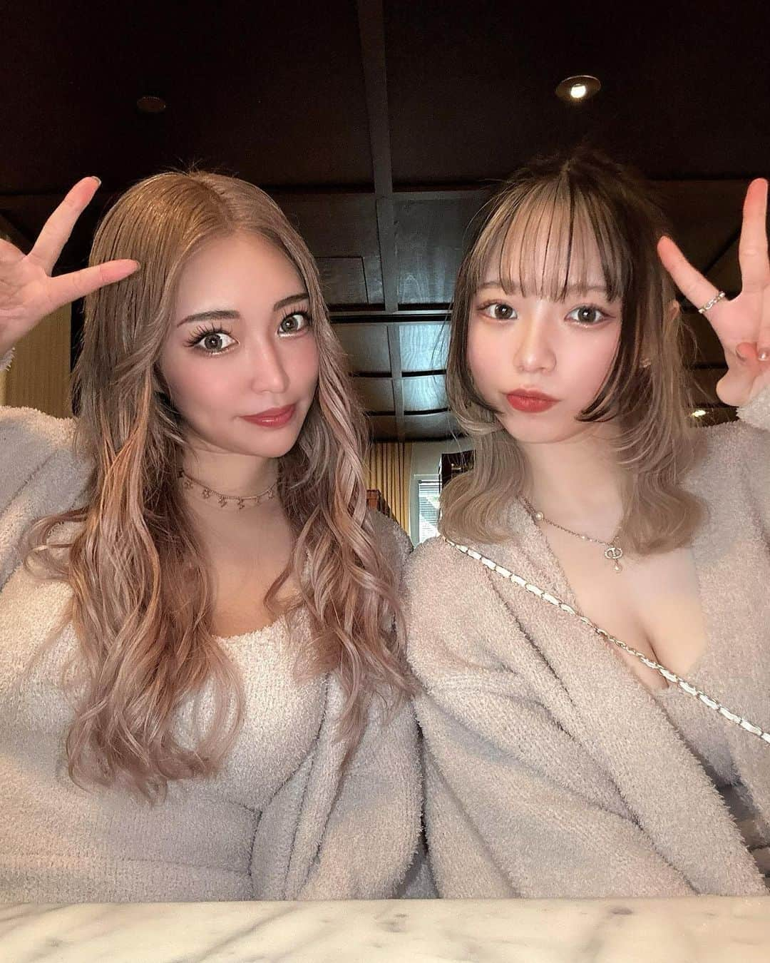 親子グラビア👯‍♀️💓 ヤングマガジン以来の親子グラビアだったので娘は撮影2回目🐥 撮影会自体は親子揃って初になります❣️  娘の方が堂々としててたくましかった☺️娘っちグラビア向いてるかもしれない🤔って思った❗️ファンもすぐ出来てたし🌈