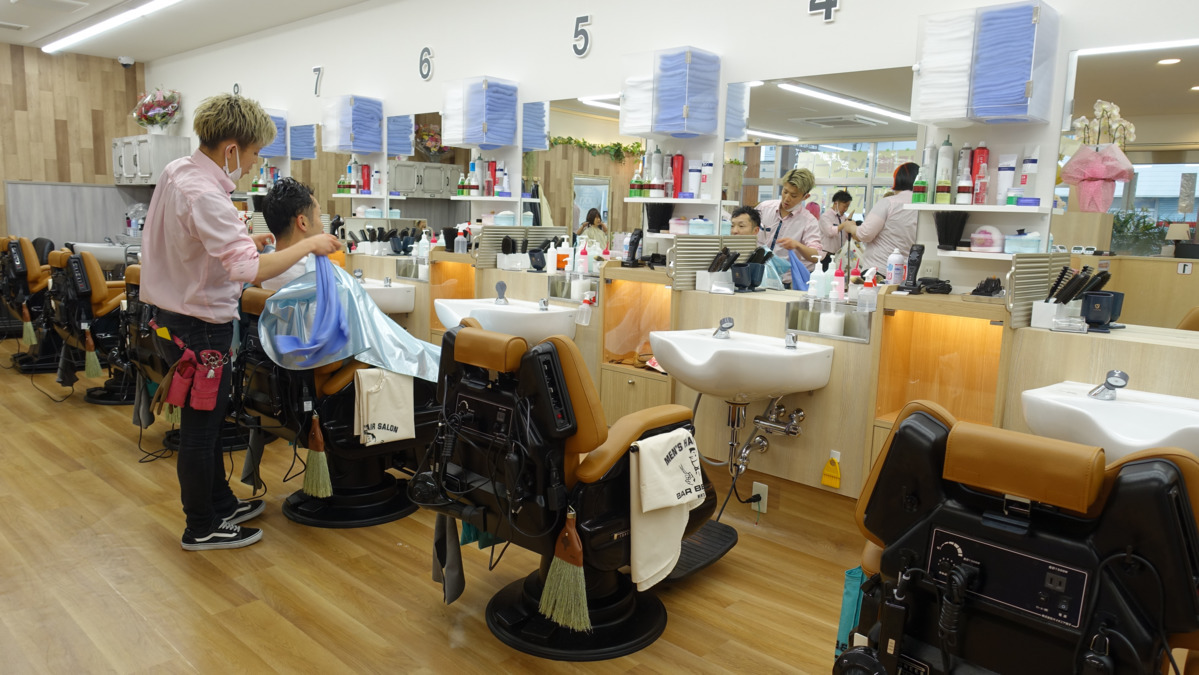 掛川市細谷、ちょっとお洒落な床屋さん、ヘアサロン リーフ。メンズカット、シェービング、ヘッドスパなど、カッコいい男性をサポート！女性のお客様も大歓迎！女性スタイリストが担当致します。  –