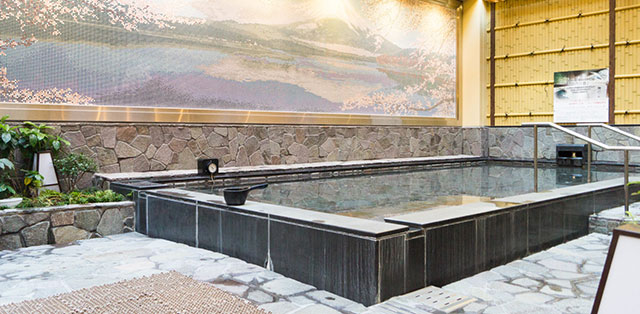 Natural hot spring bathhouse